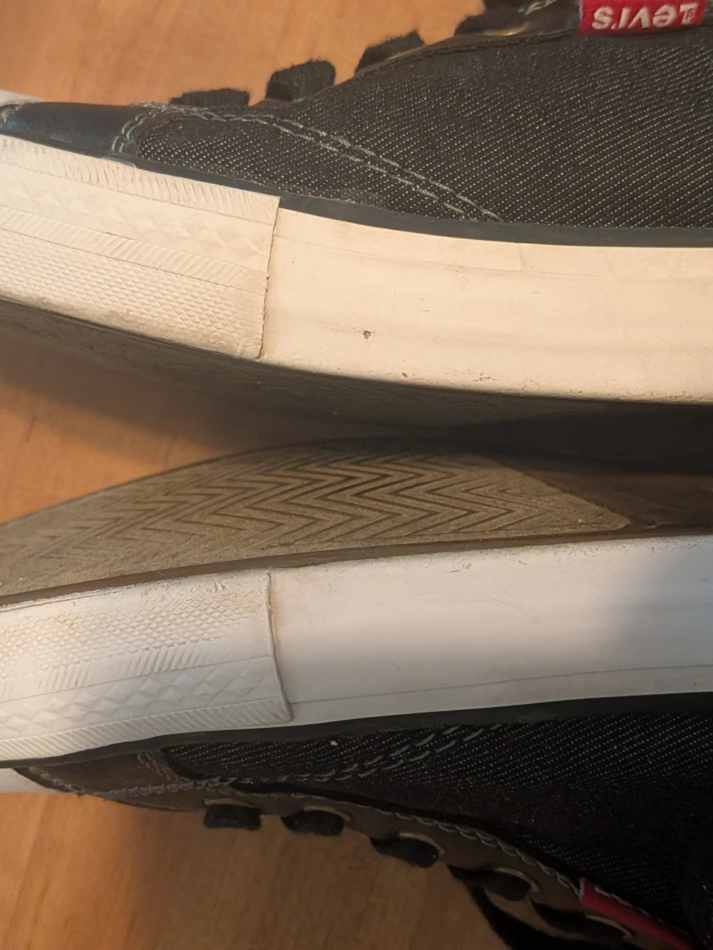 Levi's Black Canvas Low-Top Sneakers with White Toe Cap